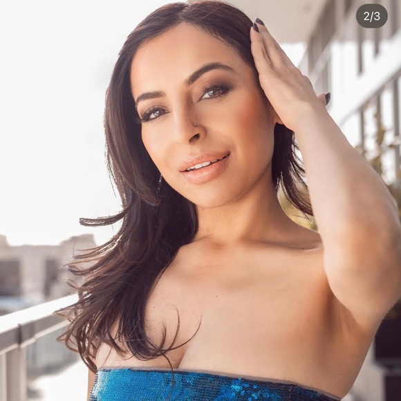 Brand new two piece revolve set - Picture 2 of 4